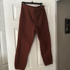 Reformation Brown Sweatpants
100% Organic Cotton
Color is Called Chestnut 🌰